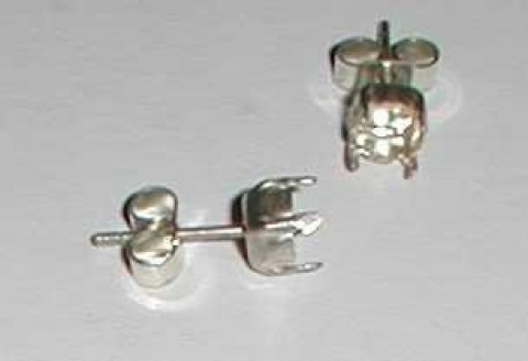Silver 5mm claw set stud
